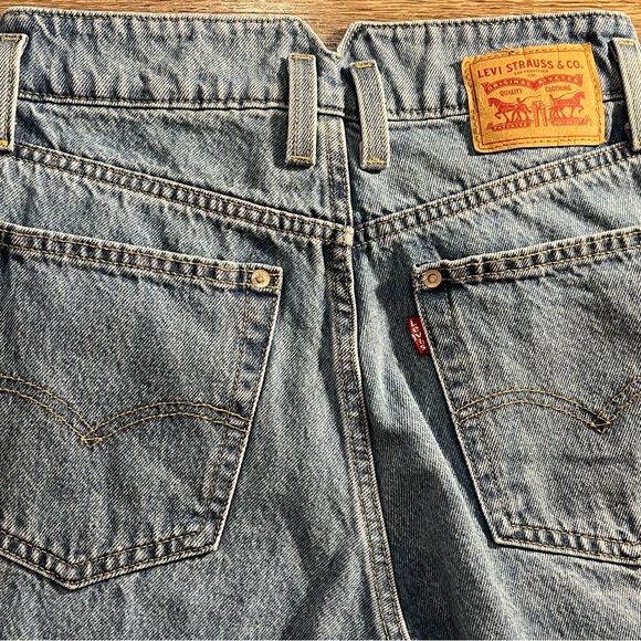Levi's High Waisted Mom Jean Size - Picture 4 of 6